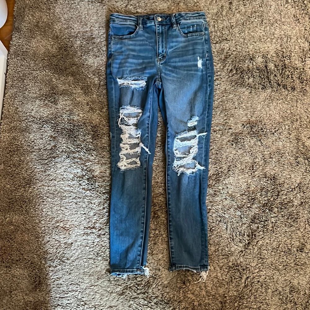 American Eagle super stretch ripped blue jeans. US size 6 short